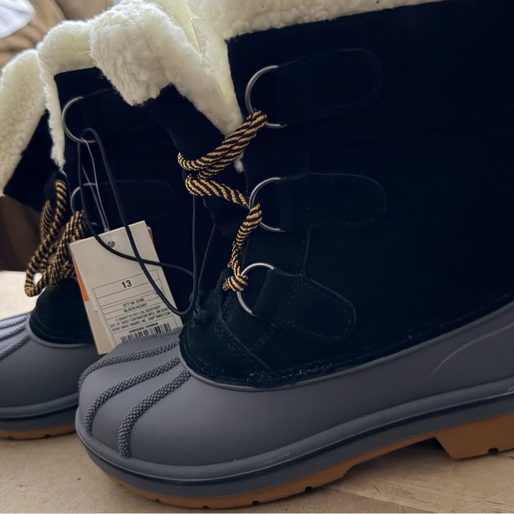 🧣Cat & Jack Black and Gray Kids Boots